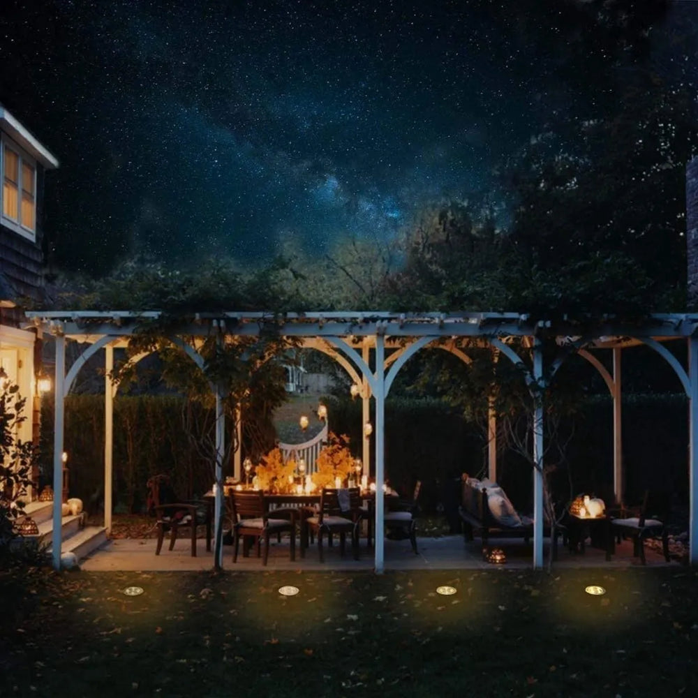 Solar Grondspots LED – Tuinverlichting op Zonne-Energie – Warm Wit – IP65 Waterdicht – Met Schemersensor – Set van 4-Ilumina Benelux