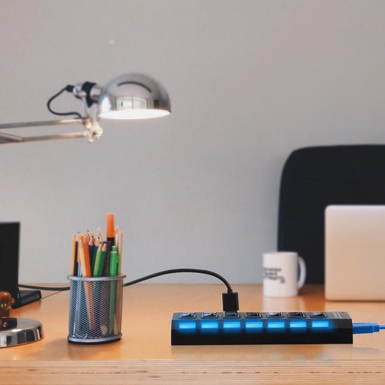 USB 3.0 Hub – 7 Poorts Splitter – 5Gbps – Aan/Uit Schakelaar – Blauw LED – Zwart-Ilumina Benelux