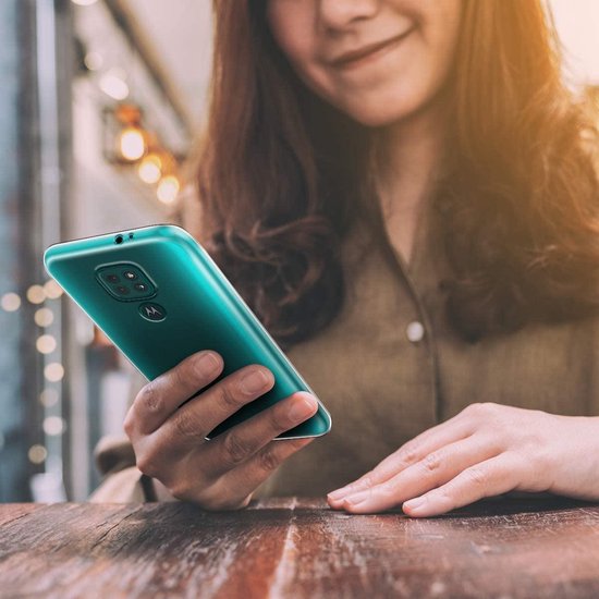 Motorola Moto E7 Plus Hoesjes – Transparante Siliconen Backcover – Inclusief 2 Screenprotectors – Anti Kras-Ilumina Benelux
