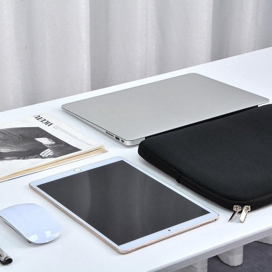 Laptophoes 14 inch – Waterdichte Neopreen Sleeve – Ultradun – Zachte Binnenvoering – Zwart-Laptop tassen-Ilumina Benelux