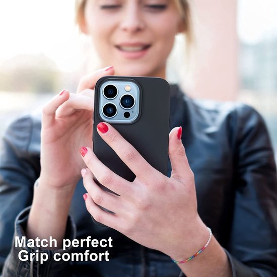 iPhone 14 Hoesjes – Soft TPU Siliconen Backcover – Inclusief 3x Screenprotector – Schokbestendig – Zwart-Ilumina Benelux