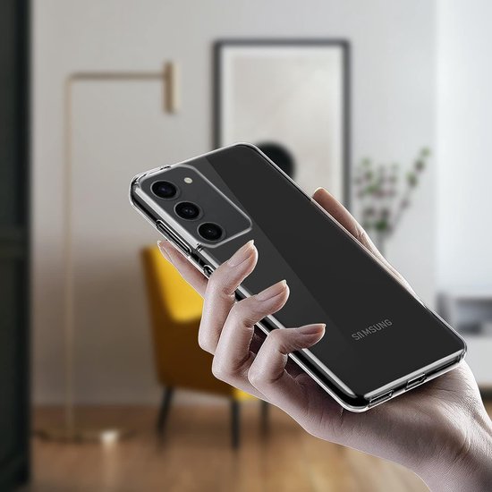 Samsung Galaxy S23 Hoesjes – Transparante Siliconen Backcover – 2x Screenprotector Gehard Glas – Anti-kras – Transparant