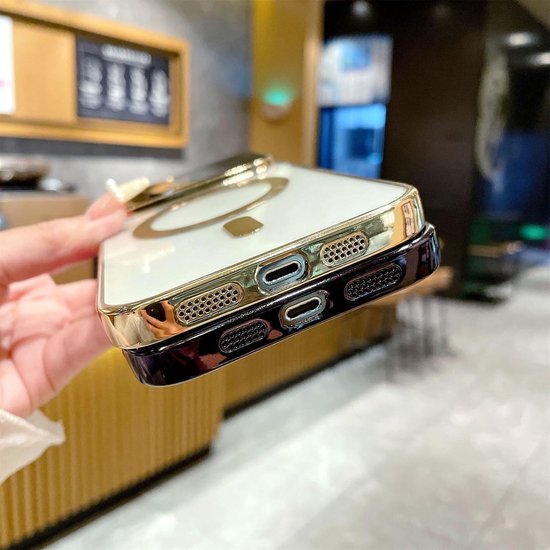 iPhone 14 Hoesjes – Magnetische Backcover met MagSafe – Camera Lens Protector – Goud-Ilumina Benelux