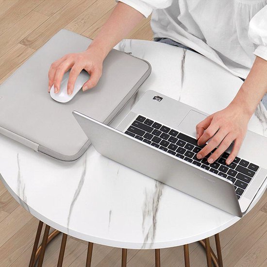 Laptophoes 14 inch – Waterdichte Neopreen Sleeve – Ultradun – Zachte Binnenvoering – Zwart-Laptop tassen-Ilumina Benelux