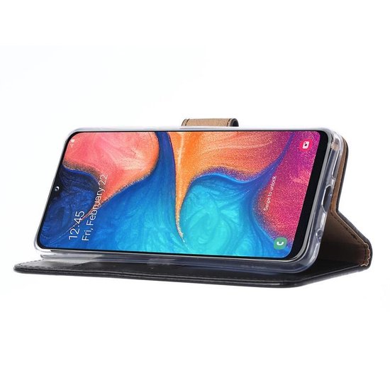 Samsung Galaxy A20E Hoesjes – Portemonnee Hoes – Magneetsluiting – Inclusief 2x Gehard Glas Screenprotector – Zwart-Ilumina Benelux
