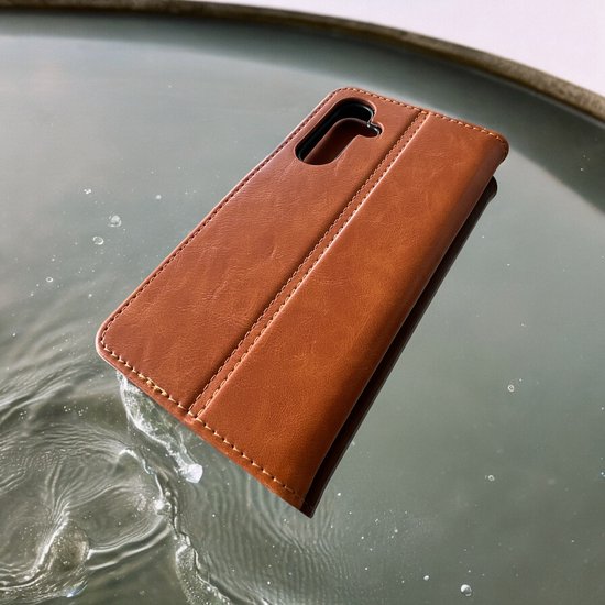 Elite Bookcase Geschikt voor: Samsung Galaxy S24 FE / Galaxy S25 FE Hoesje met Magnetische Sluiting en Pasjeshouder - Bruin