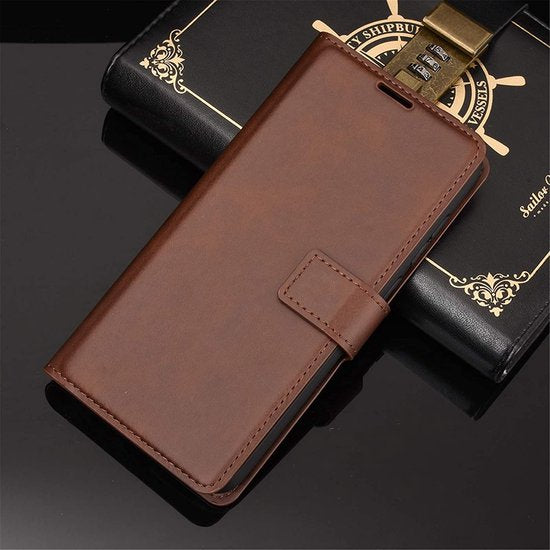 Samsung Galaxy A13 5G / A04s Hoesjes – Bookcase Portemonneehoes – Magneetsluiting – 1x Gehard Glas Screenprotector – Bruin