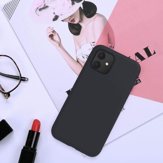 iPhone 12 Hoesjes – TPU Siliconen Backcover – Inclusief 2x Screenprotector Gehard Glas – Zwart-Ilumina Benelux