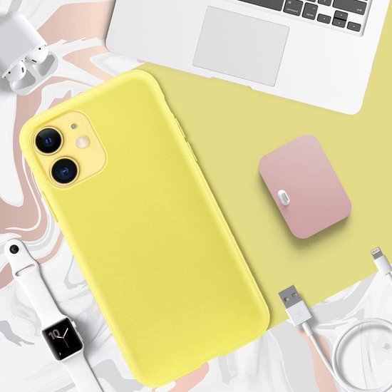 iPhone 11 Pro Max Hoesjes – Siliconen Backcover – Inclusief Screenprotector Gehard Glas – Anti-kras – Geel-Ilumina Benelux