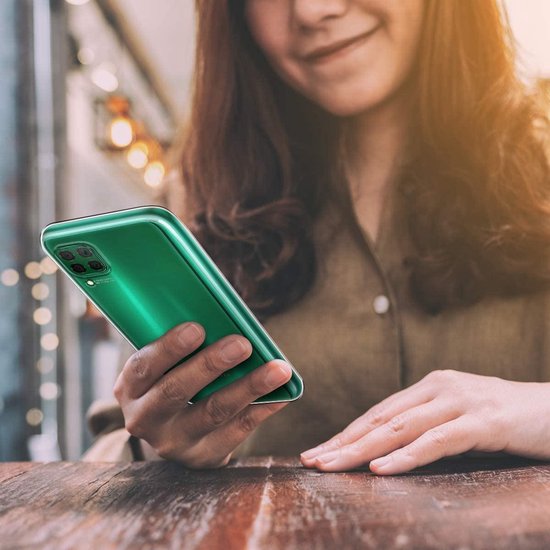 Huawei P40 Lite Hoesjes – Transparante Siliconen Backcover – Inclusief 2x Screenprotector – Anti-kras-Ilumina Benelux