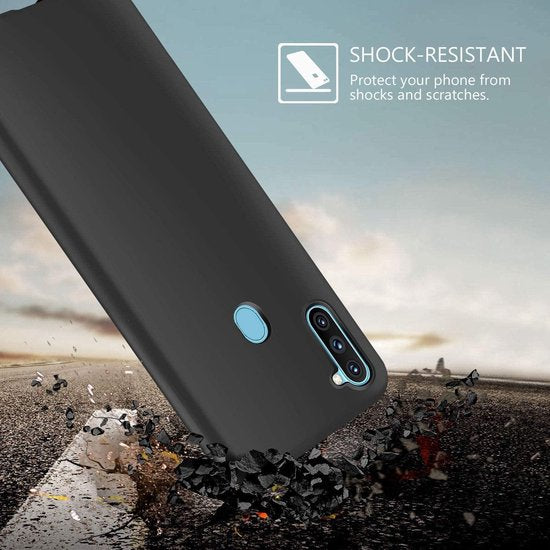 Samsung Galaxy A11 Hoesjes – Soft TPU Siliconen Backcover – 2x Gehard Glas Screenprotector – Zwart-Ilumina Benelux