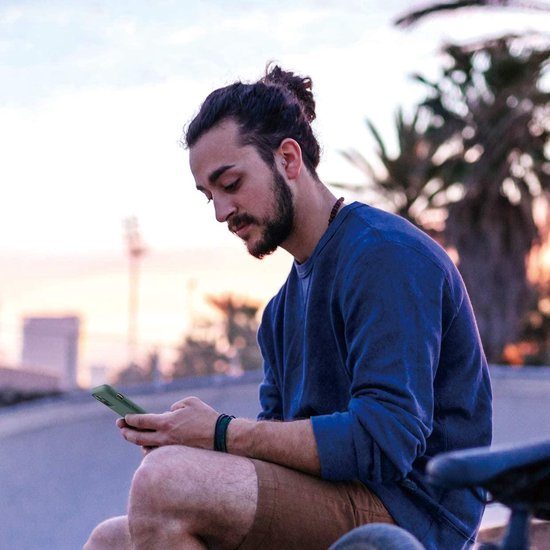 iPhone 12 Hoesjes – Liquid Siliconen Backcover – Premium Soft Touch – Rubber – Midnight Groen-Ilumina Benelux