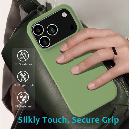 iPhone 17 Pro Max Hoesjes – Liquid Siliconen Backcover – Soft Touch – Incl. Screenprotector & Camera Lens Protector – Groen-Ilumina Benelux