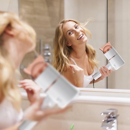 Haardroger – 1800W Sneldrogend – Ionentechnologie – 3 Warmtestanden – Opvouwbaar Met Standaard – Zwart-Ilumina Benelux
