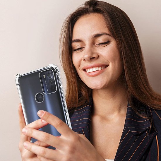 Motorola Moto G50 Hoesjes – Soft TPU Siliconen Backcover – Schokbestendig – 3x Full Screenprotector – Transparant-Ilumina Benelux