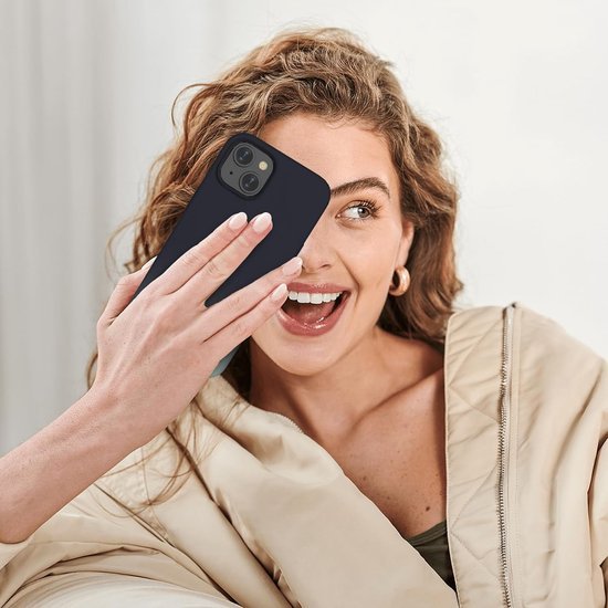 iPhone 13 Hoesjes – Liquid Siliconen Backcover – Inclusief Screenprotector – Schokbestendig – Zwart-Ilumina Benelux