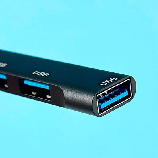 USB-C naar USB-A Hub – 4-in-1 Adapter – USB 3.0/2.0 – USB-C Oplaadpoort – Aluminium – Zilver-Ilumina Benelux