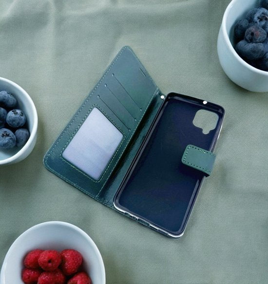 Samsung Galaxy A12 Hoesjes – Portemonnee Bookcase – Pasjeshouder – Magneetsluiting – Groen-Ilumina Benelux