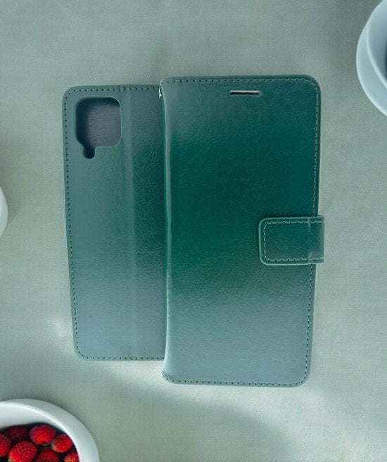 Samsung Galaxy A12 Hoesjes – Portemonnee Bookcase – Pasjeshouder – Magneetsluiting – Groen-Ilumina Benelux