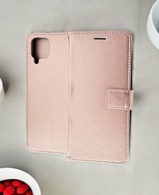 Samsung Galaxy A12 Hoesjes – Portemonnee Bookcase – Magneetsluiting – 2x Gehard Glas Screenprotector – Roségoud-Ilumina Benelux