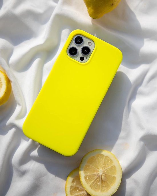 iPhone 14 Pro Hoesjes – Soft Silicone Backcover – Flexibele TPU Cover – Schokbestendig – Geel-Ilumina Benelux