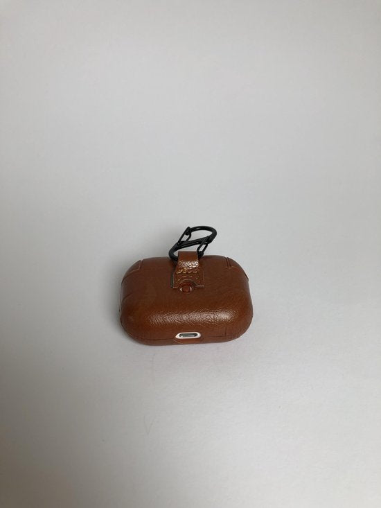 AirPods Pro Hoesje – Leren Look Case – Inclusief Hanger – Stijlvol – Bruin-Koptelefoon case-Ilumina Benelux