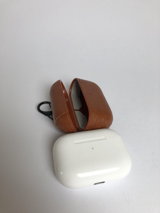 AirPods Pro Hoesje – Leren Look Case – Inclusief Hanger – Stijlvol – Bruin-Koptelefoon case-Ilumina Benelux