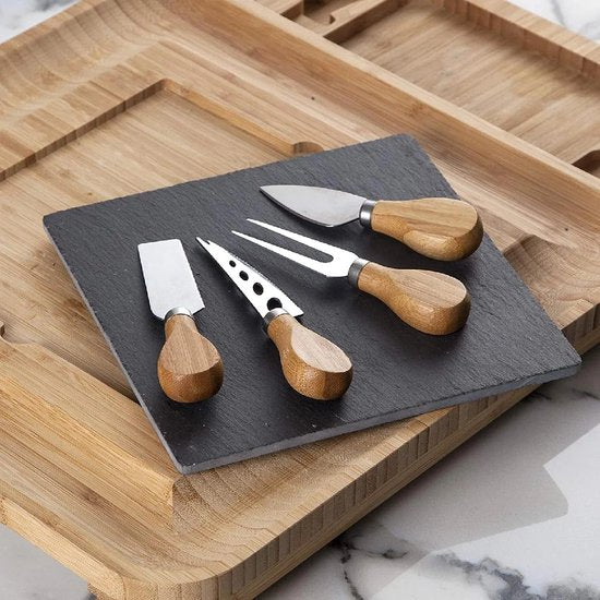 Borrelplank bamboe – Uitschuifbare kaasplank – 4 kaasmesjes – Tapas serveerplank met keramische plaat – Naturel-Ilumina Benelux