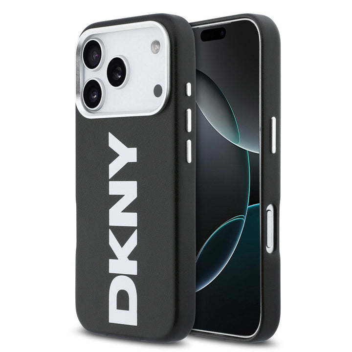 DKNY iPhone 17 Pro Backcover hoesje - MagSafe - Full Wrap With Large Vertical Logo - Zwart-Hoesjes-Ilumina Benelux