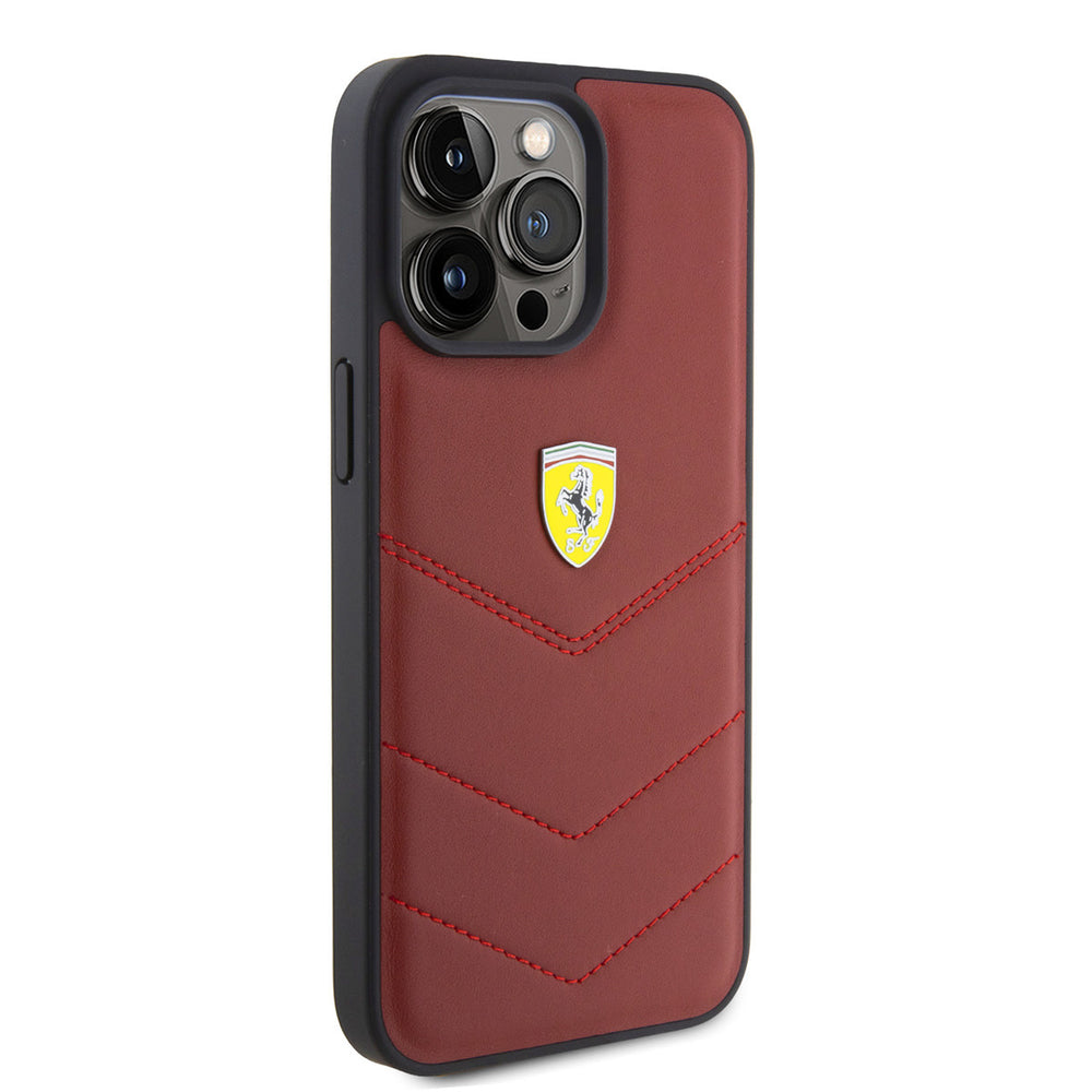 Ferrari iPhone 15 Plus Backcover hoesje - Stitched Lines - Rood-Hoesjes-Ilumina Benelux