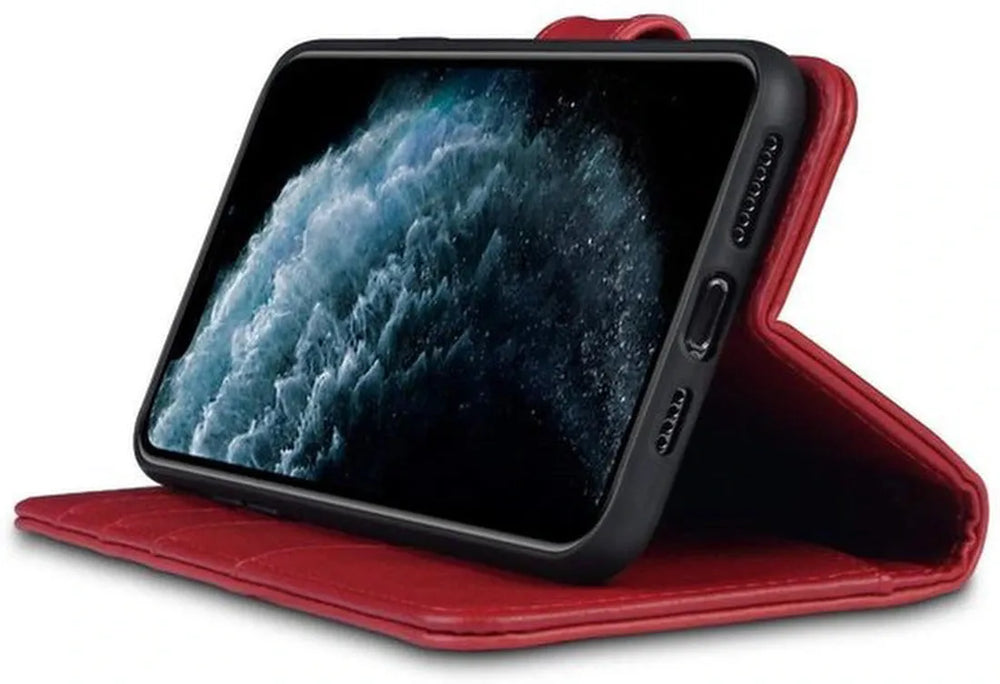 iPhone 11 Hoesjes – Portemonnee Bookcase – Magneetsluiting – Inclusief 2x Full Screenprotector – Rood-Ilumina Benelux