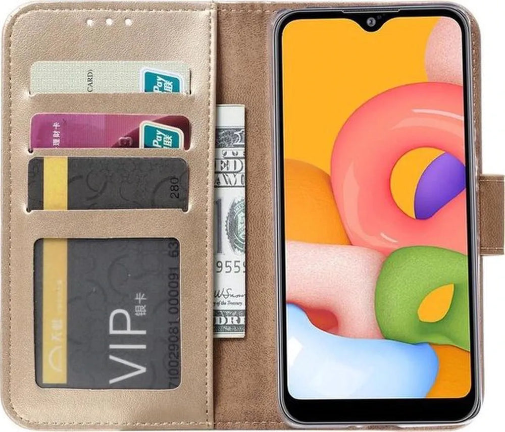 Samsung Galaxy M10 Hoesjes – Portemonnee Hoes – Magneetsluiting – Pasjeshouder – Goud + 2x Gehard Glas Screenprotector-Ilumina Benelux