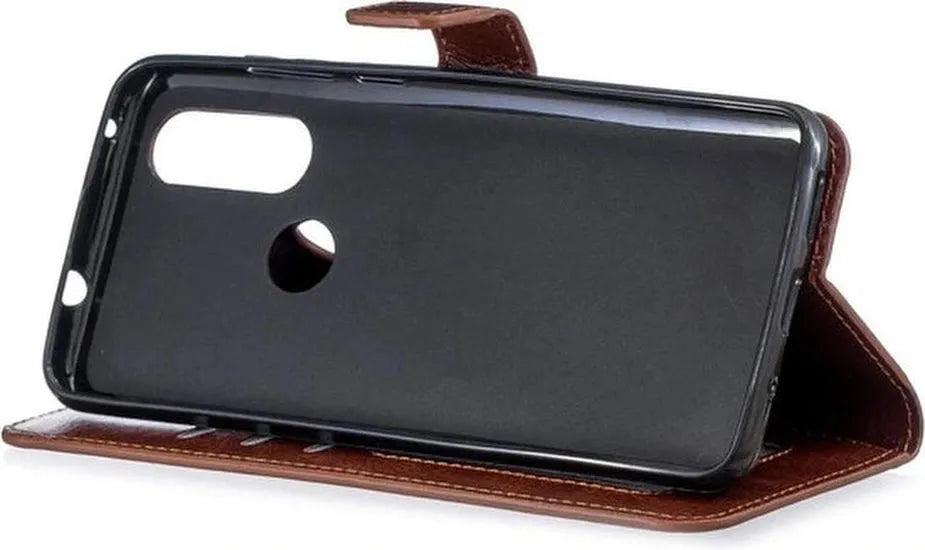 Motorola One Action Hoesjes – Portemonnee Book Case – Pasjeshouder – 2x Screenprotector – Bruin-Ilumina Benelux
