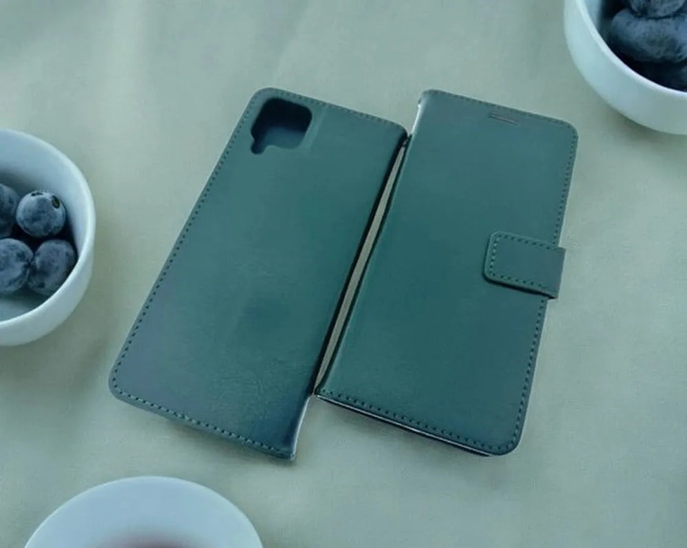 Samsung Galaxy A12 Hoesjes – Portemonnee Bookcase – Pasjeshouder – Magneetsluiting – Groen-Ilumina Benelux