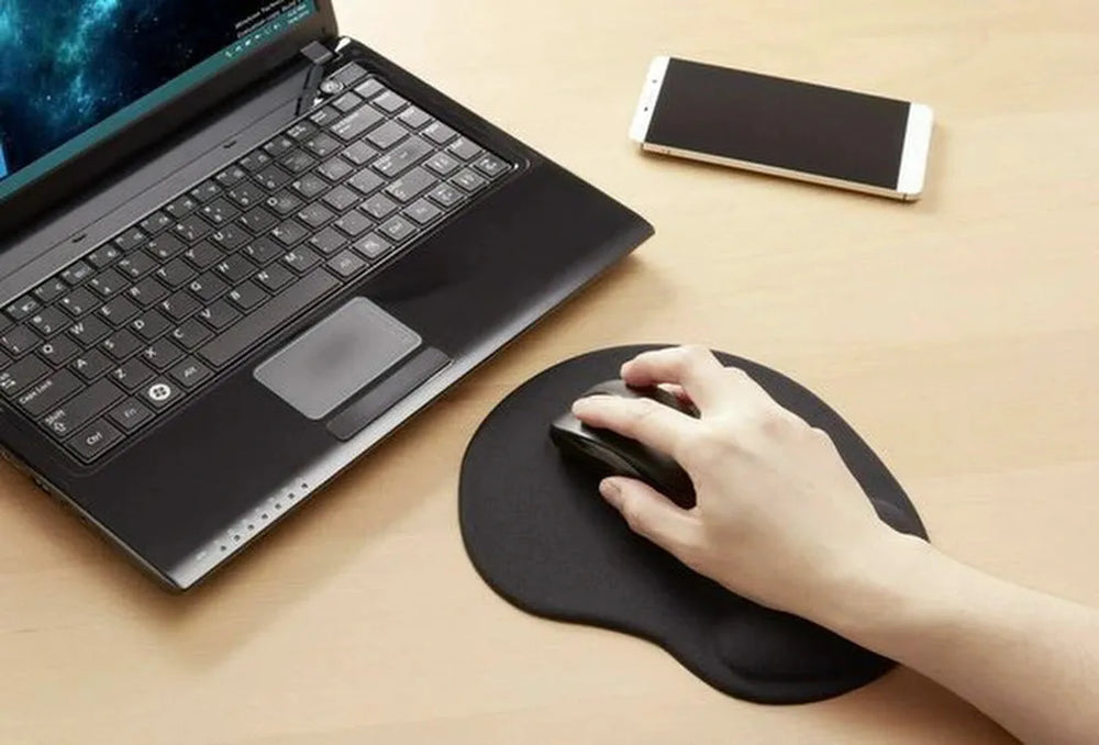 Muismat met Polssteun – Zachte Gel – Ergonomisch Comfort – Geschikt voor PC Laptop MacBook – Zwart-Muismat-Ilumina Benelux
