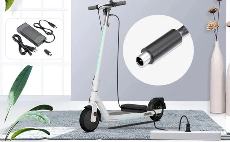 Oplader – Geschikt voor Xiaomi M365 & Ninebot ES1/ES2/ES4 – 42V 2A 84W Max – Voedingsadapter Elektrische Step – Zwart-Ilumina Benelux