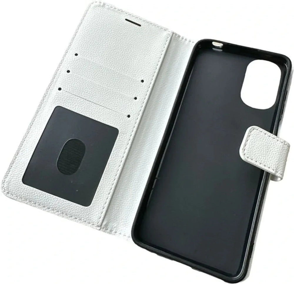 Motorola Moto E32 Hoesjes – Portemonnee Bookcase – Magneetsluiting – 2x Gehard Glas Screenprotector – Wit-Ilumina Benelux