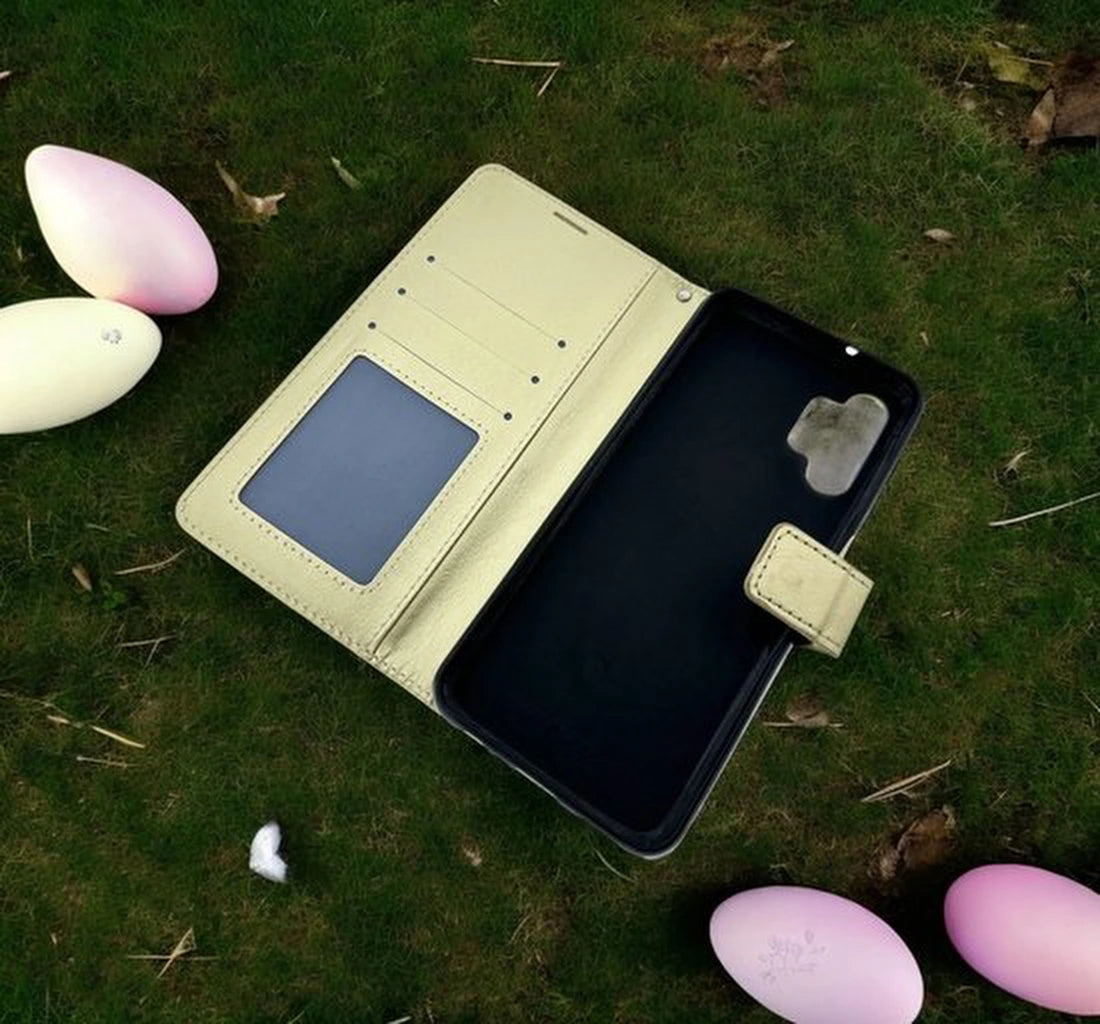 Samsung Galaxy A13 5G Hoesjes – Portemonnee Bookcase – Pasjeshouder – 2x Gehard Glas Screenprotector – Goud