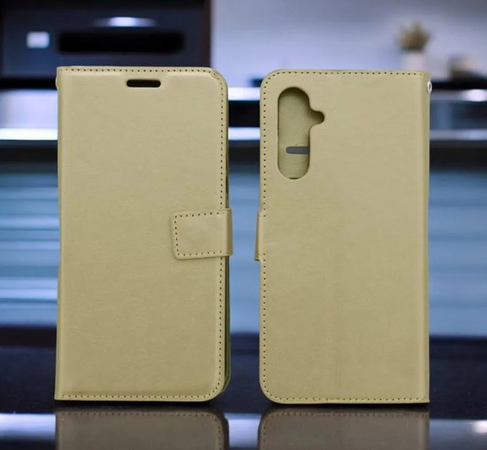 Samsung Galaxy A34 Hoesjes – Bookcase Portemonnee – Magneetsluiting – 1x Gehard Glas Screenprotector – Goud-Ilumina Benelux