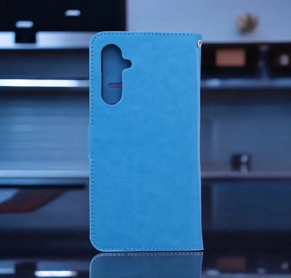 Samsung Galaxy A05s Hoesjes – Portemonnee Bookcase – Magneetsluiting & Pasjeshouder – 2x Gehard Glas Screenprotector – Turquoise-Ilumina Benelux