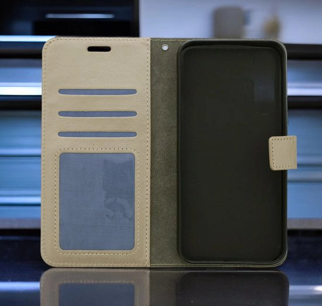 Samsung Galaxy S23 Hoesjes – Portemonnee Bookcase – Magneetsluiting – 2x Gehard Glas Screenprotector – Goud