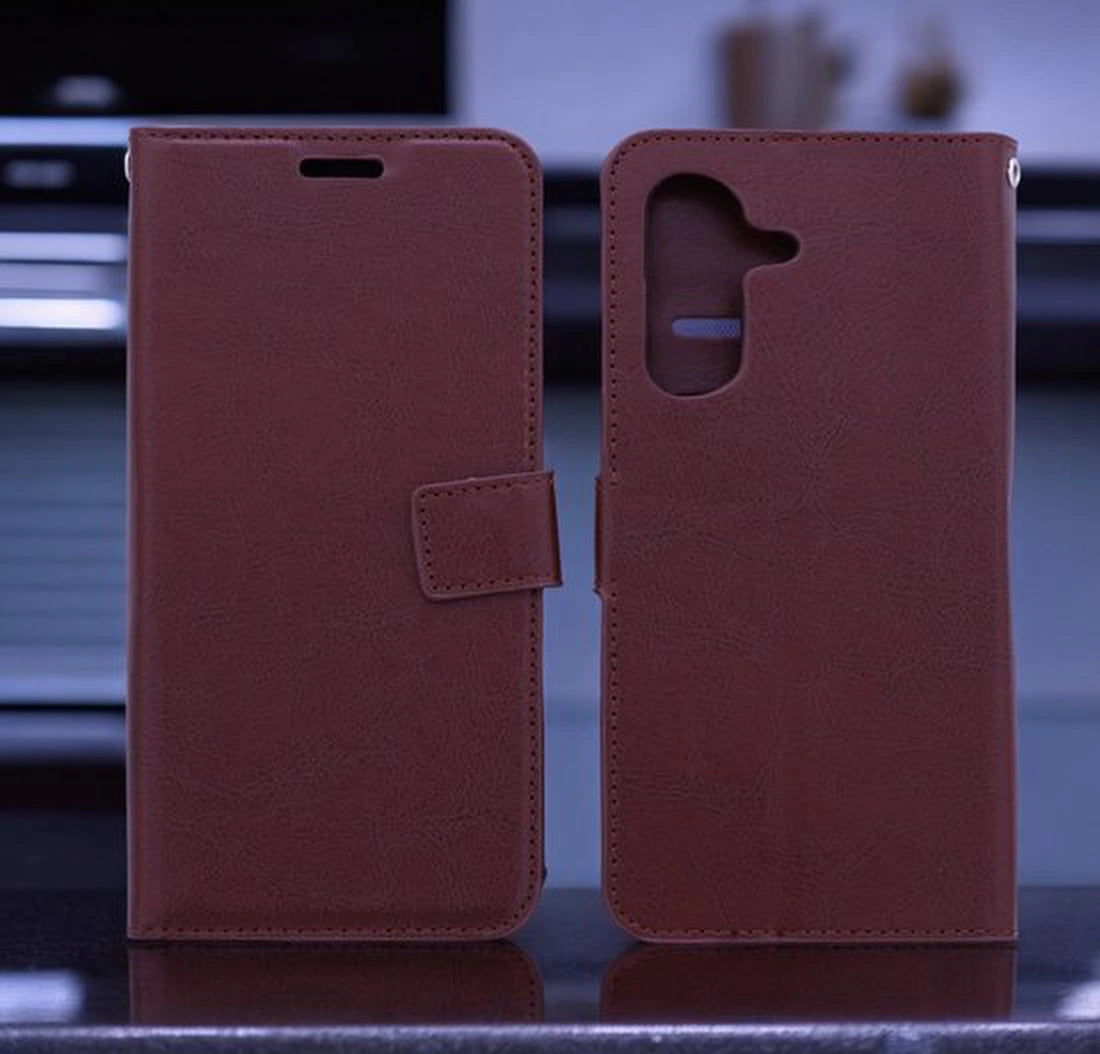 Samsung Galaxy S23 Hoesjes – Portemonnee Bookcase – Magneetsluiting – 2x Gehard Glas Screenprotector – Bruin