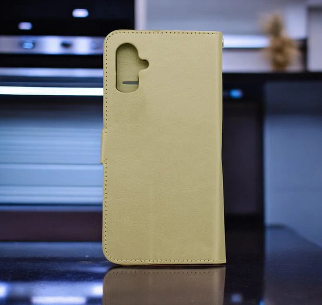 Samsung Galaxy A06 Hoesjes – Bookcase Portemonnee Cover – Pasjeshouder – 2x Screenprotector – Goud