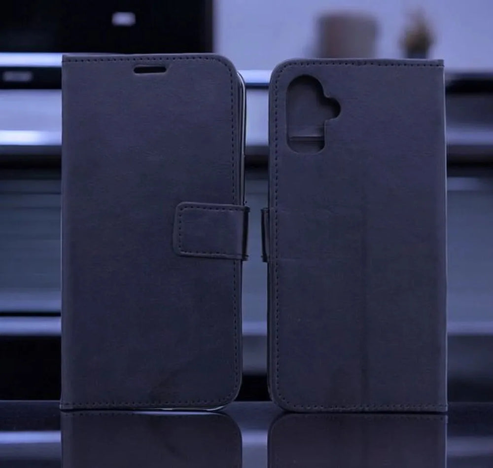 Samsung Galaxy A06 Hoesjes – Portemonnee Bookcase – Pasjeshouder – Magneetsluiting – Zwart + 3x Screenprotector-Ilumina Benelux