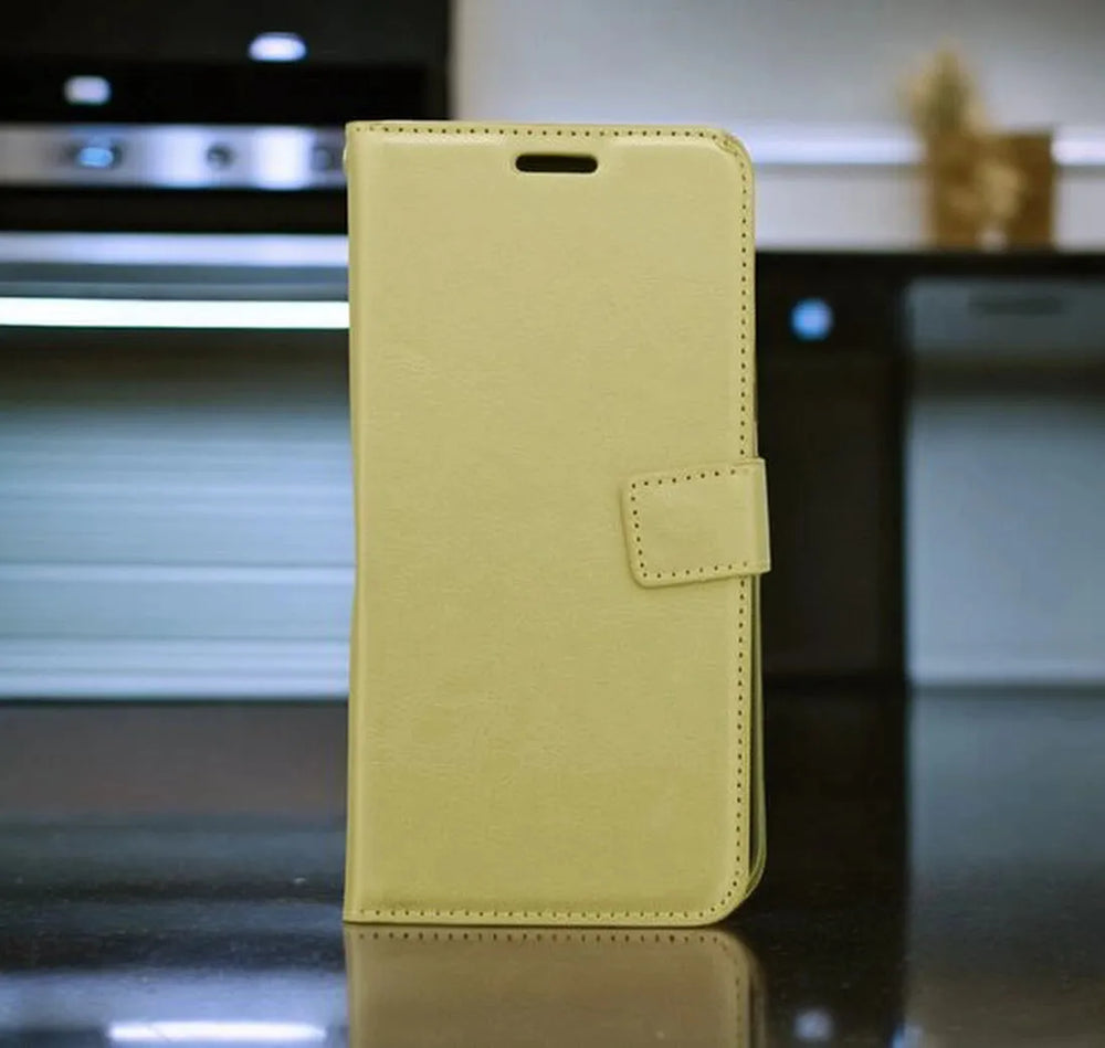 Samsung Galaxy Xcover 7 Hoesjes – Portemonnee Bookcase – Magneetsluiting – 1x Gehard Glas Screenprotector – Goud-Ilumina Benelux