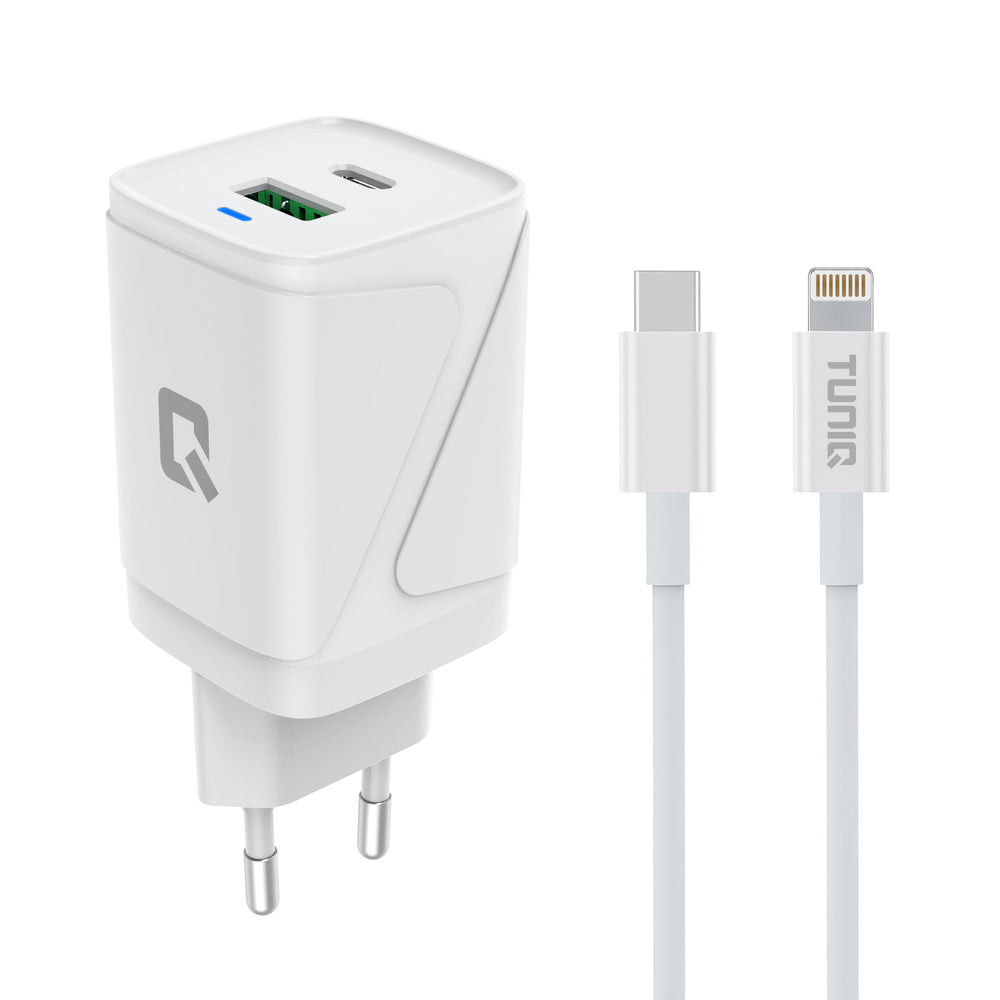 Witte TUNIQ-wandoplader met USB-A- en USB-C-poort naast witte USB-C-kabelstekkers.