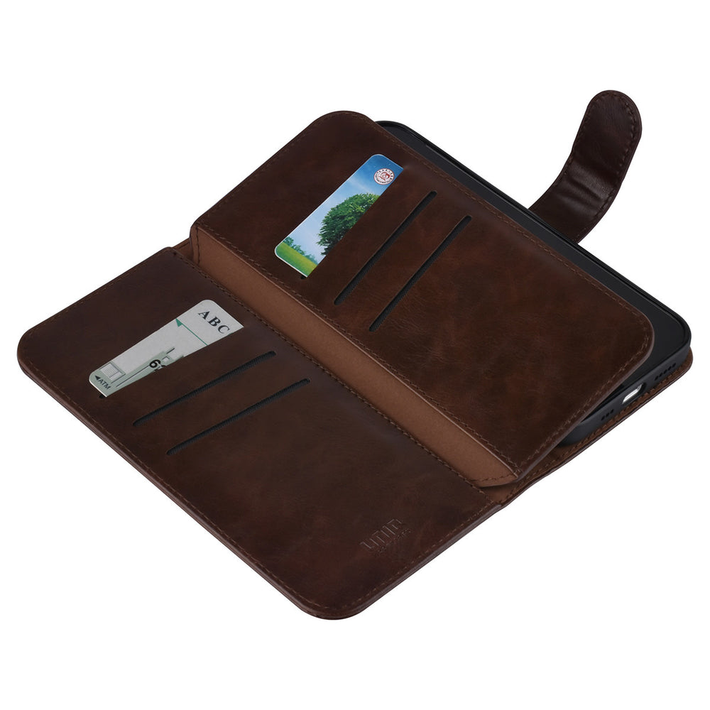 UNIQ Accessory Donker Bruin hoesje voor iPhone 13 & 14 - Book Case - Pasjeshouder voor 9 pasjes - Magneetsluiting-Hoesjes-Ilumina Benelux