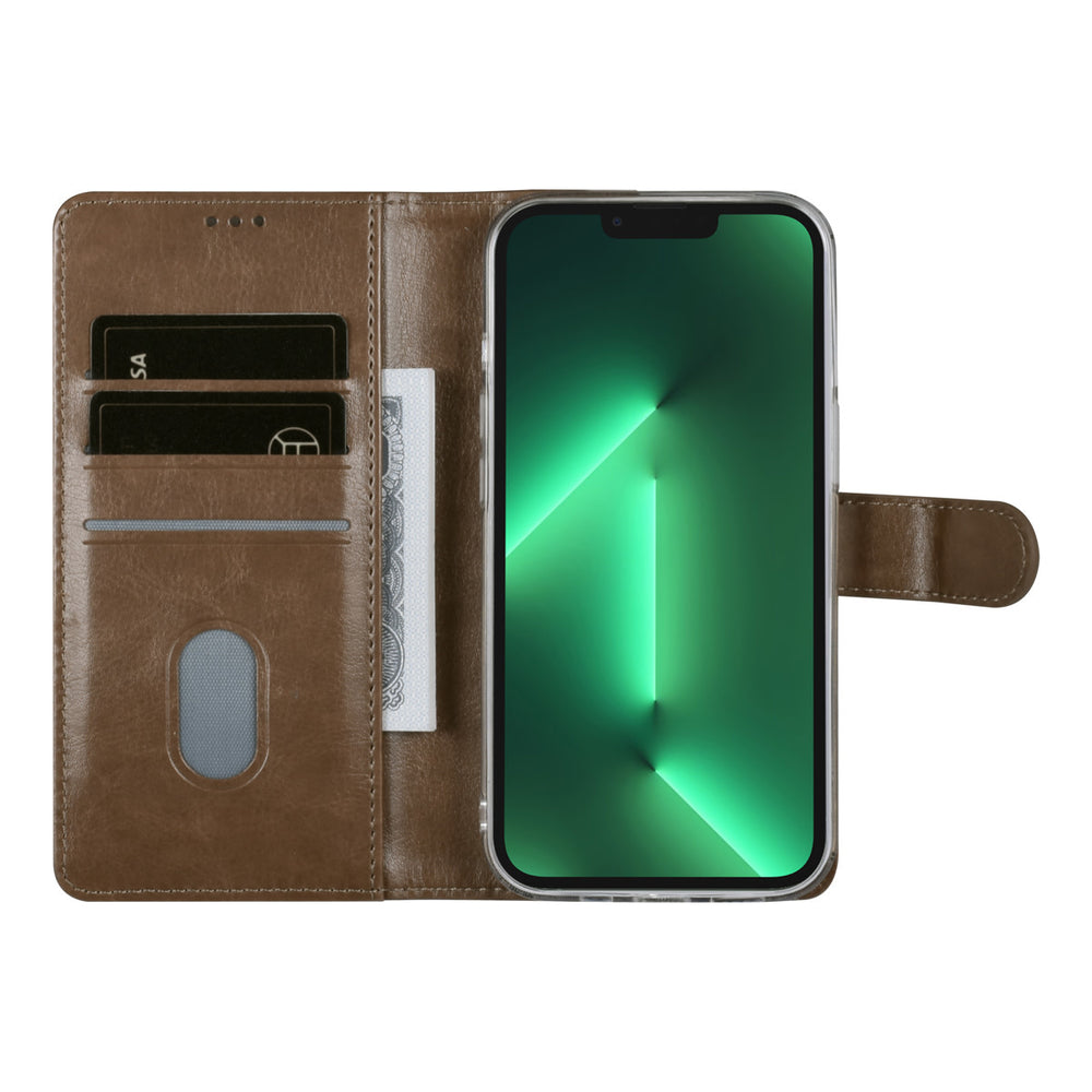Open bruine telefoonboekhoes met pasjes en telefoon