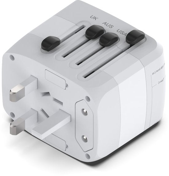 Wereldstekker reisadapter – 4x USB-C + USB – Voor 150+ landen EU/UK/USA/AU/Azië – Snelladen – Wit-Ilumina Benelux