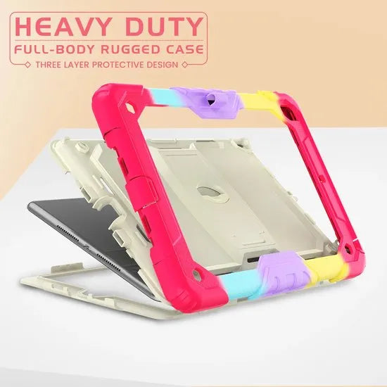 Apple iPad 10.2 (7e/8e/9e gen) Tablethoes – Schokbestendig – Penhouder – Ingebouwde Screenprotector & Standaard – Donkerroze Camo-Tablethoesjes-Ilumina Benelux